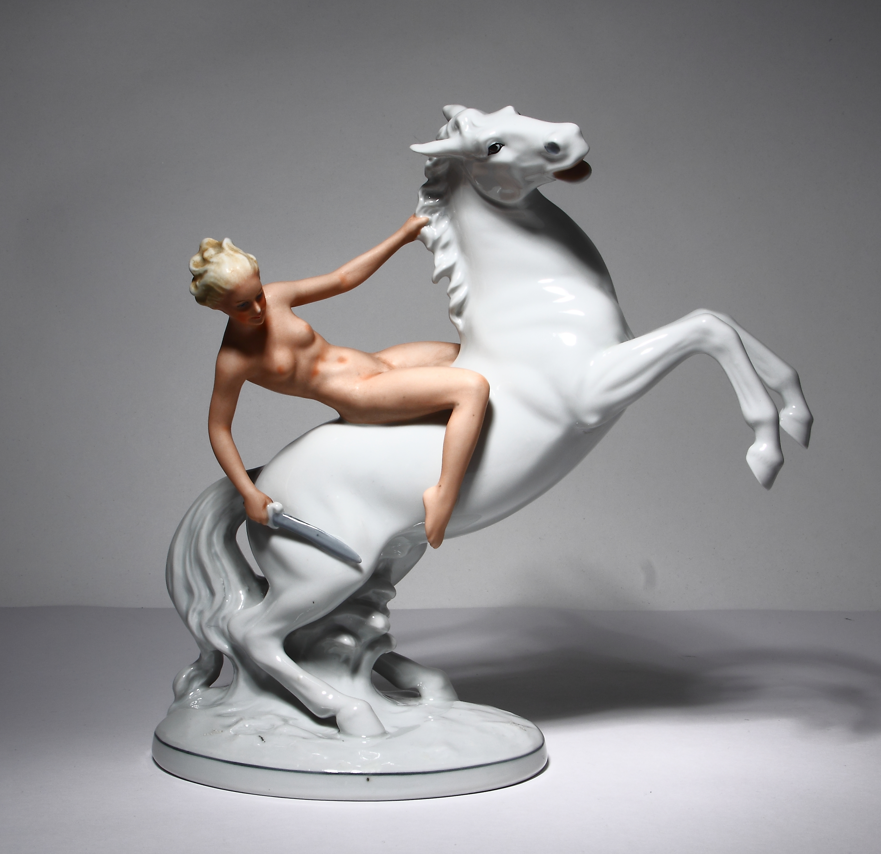 statuetki-golie-zhenshini statuetki-golie-zhenshini