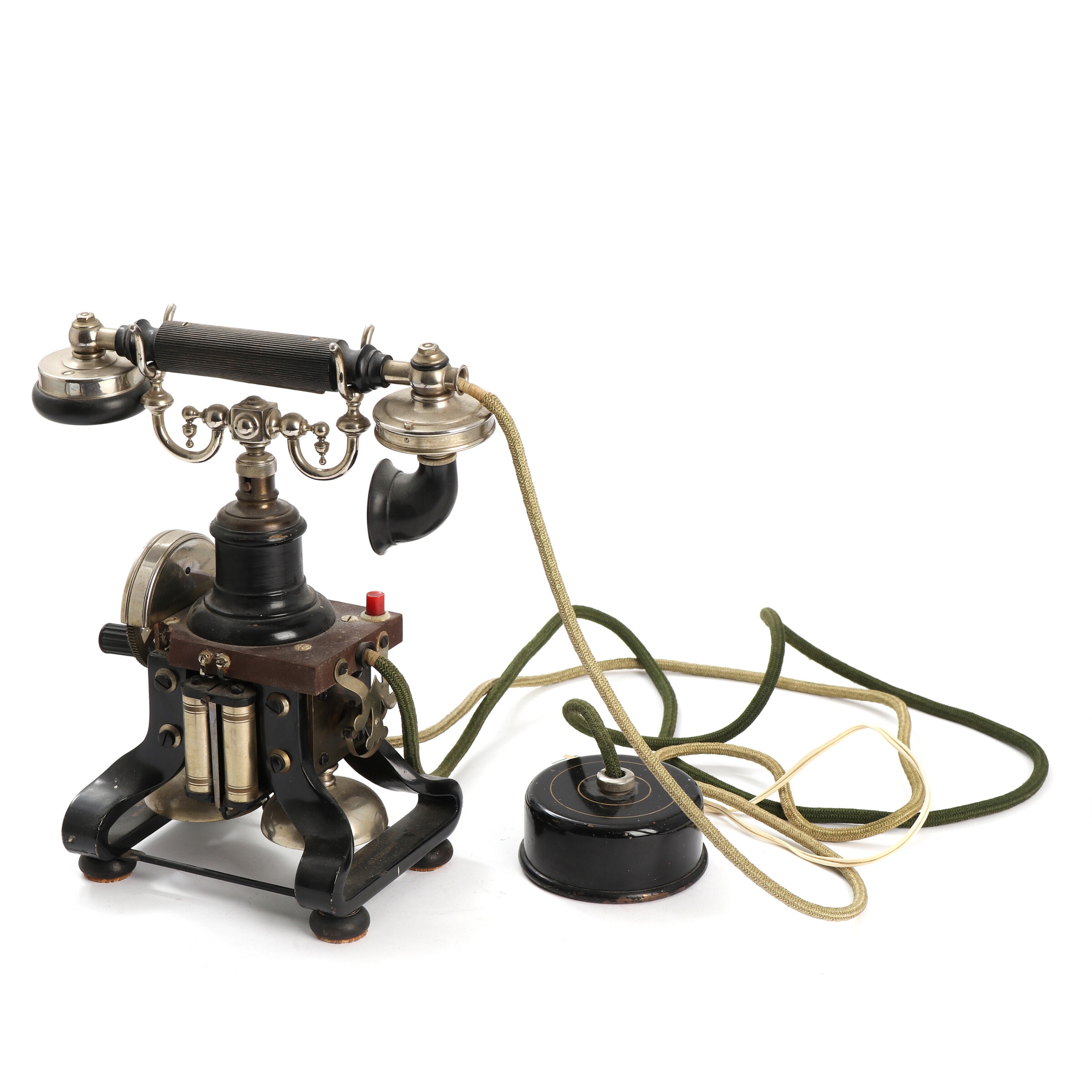 старый телефон. телефон 19 века. телефонный аппарат 19 века. телефонный аппарат начала 20 века. первый телефонный аппарат 19 век.