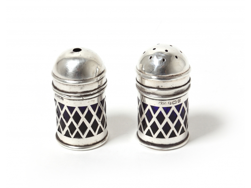 крупнозернистая соль. в солонке спб. Plats платс, солонка/перечница, 2 штуки, нержавеющ сталь. в солонке спб. солонка и перечница vs-8642.